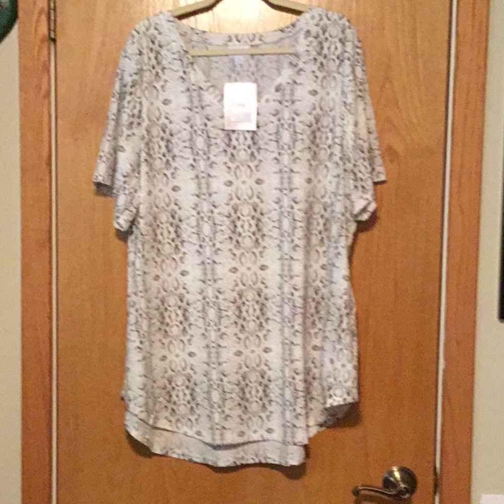 LuLaRoe light blue and gray patterned short sleeve tunic